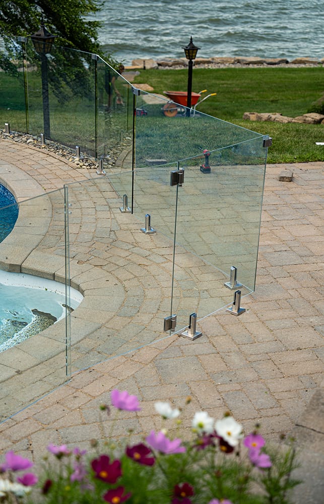 Glass fence Brossard Longueuil Boucherville