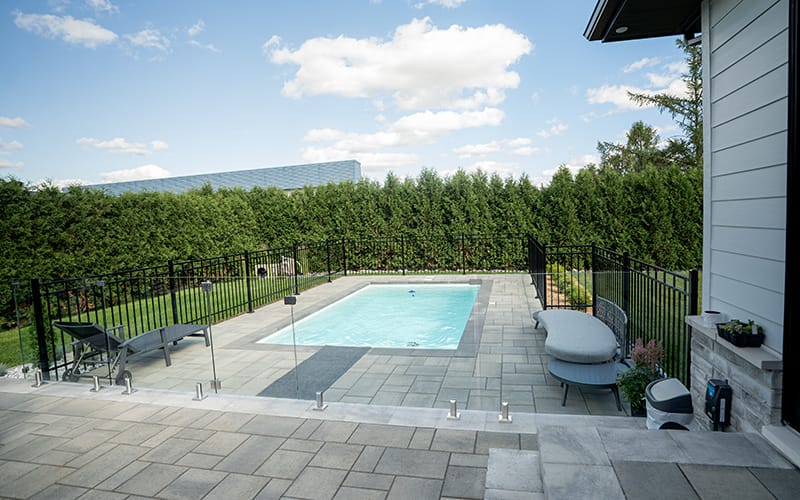 Glass fence Brossard Longueuil Boucherville